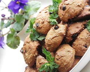 Пряники с кунжутом, изюмом и мятой