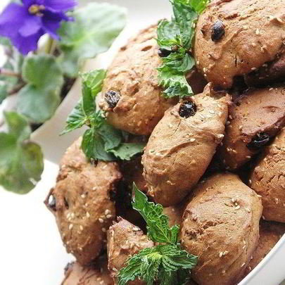 Пряники с кунжутом, изюмом и мятой