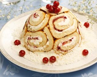 Королевская шарлотка с ягодами красной смородины