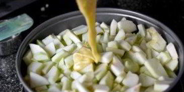 пышная шарлотка с яблоками