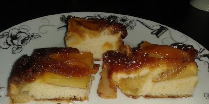 Рецепт шарлотки из яблок с карамелью