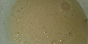 шарлотка из яблок с карамелью