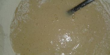 шарлотка из яблок с карамелью