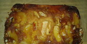 шарлотка из яблок с карамелью