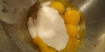 шарлотка с грушами и яблоками