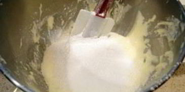 шарлотка с грушами и яблоками