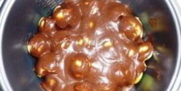 шарлотка с какао и яблоками