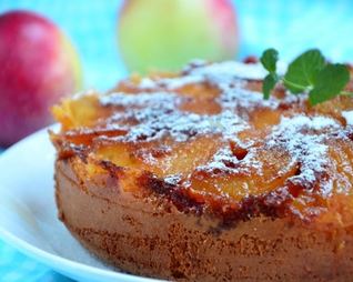 Шарлотка с карамелью