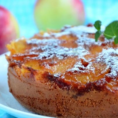 Шарлотка с карамелью