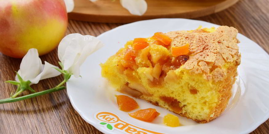 Рецепт шарлотки с курагой и яблоками