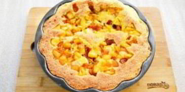 шарлотка с курагой и яблоками