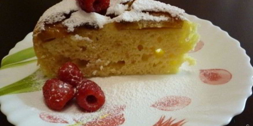 Рецепт шарлотки с персиками в мультиварке