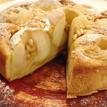 Шарлотка с цельными яблочками