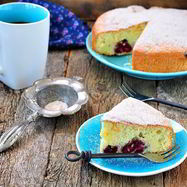 Рецепт Шарлотки с вишней замороженной