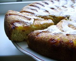 Шарлотка с вишней