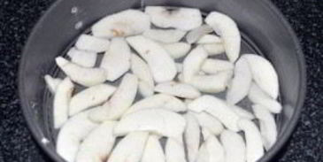 шарлотка с яблоками и черешней