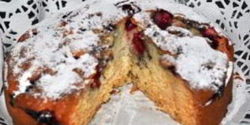 шарлотка с яблоками и черешней