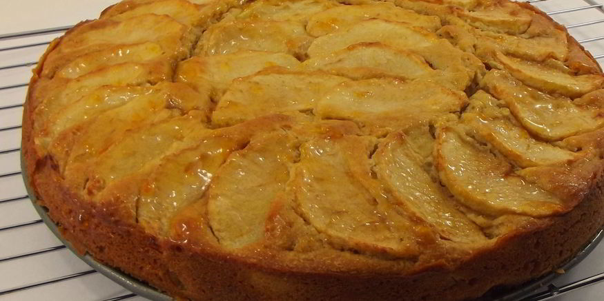 Рецепт шарлотки с яблоками и сметаной