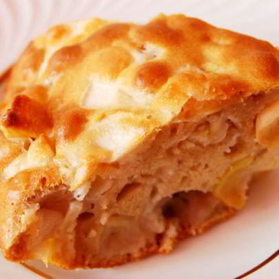 Шарлотка с яблоками на сковороде