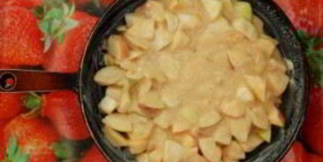 шарлотка с яблоками на сковороде