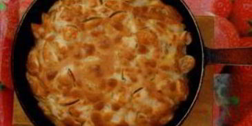 шарлотка с яблоками на сковороде