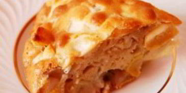 шарлотка с яблоками на сковороде