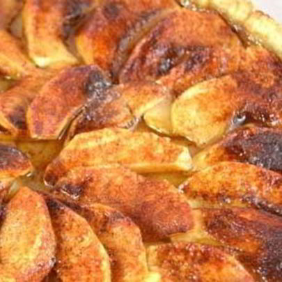 Шарлотка с яблоками открытая