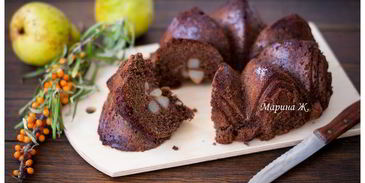 шоколадная шарлотка с грушей и корицей