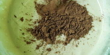 шоколадная шарлотка с яблоками и пьяной вишней