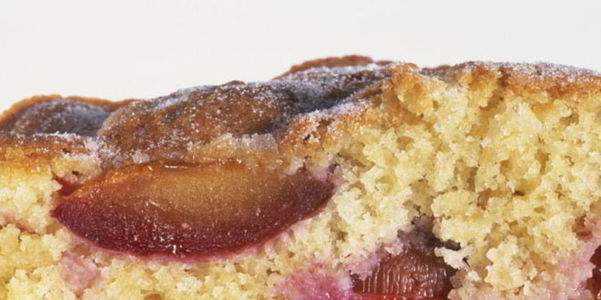 Рецепт вкусной шарлотки со сливами