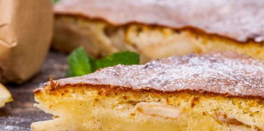 Рецепт яблочной шарлотки на сковороде