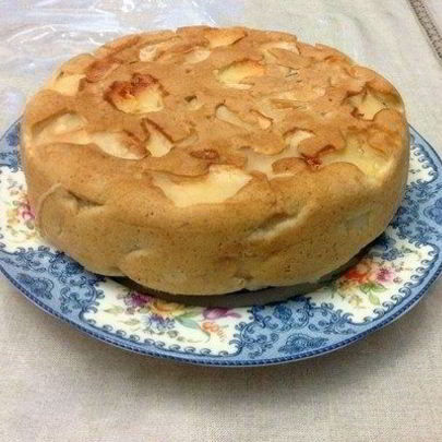 Яблочная шарлотка в мультиварке