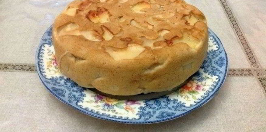 Рецепт яблочной шарлотки в мультиварке