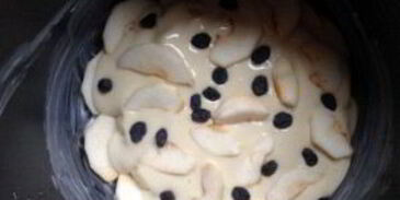 яблочная шарлотка в мультиварке