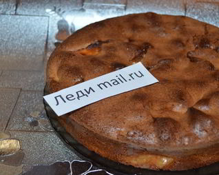 Яблочная шарлотка