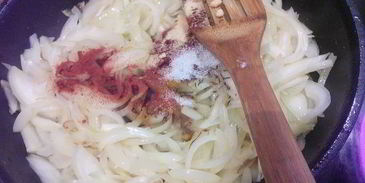 луковый штрудель на вытяжном тесте