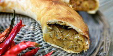 луковый штрудель на вытяжном тесте