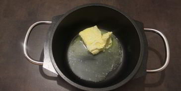 мясной штрудель под соусом бешамель