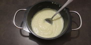 мясной штрудель под соусом бешамель