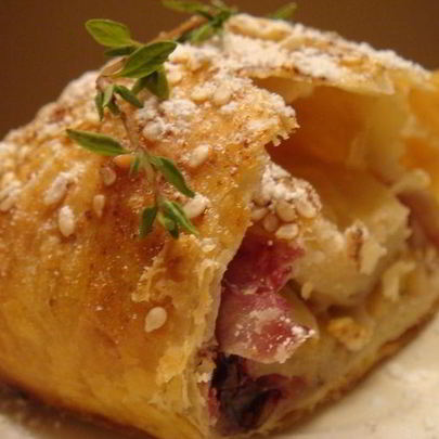 Штрудель бананово-смородиновый