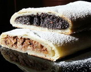 Штрудель из творожного теста с маком и яблоками