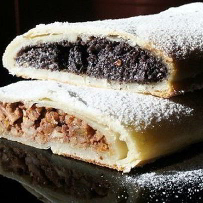 Штрудель из творожного теста с маком и яблоками