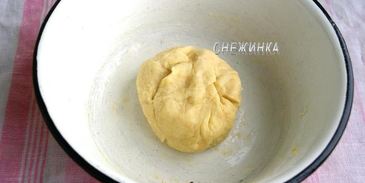 штрудель с картофелем и грибами в сливочно-сырном соусе