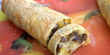 штрудель с картофелем и грибами в сливочно-сырном соусе