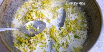 штрудель с картофелем и грибами в сливочно-сырном соусе