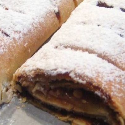 Штрудель с орехами и черносливом