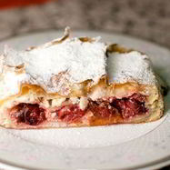 Рецепт Штруделя с творогом и вишней