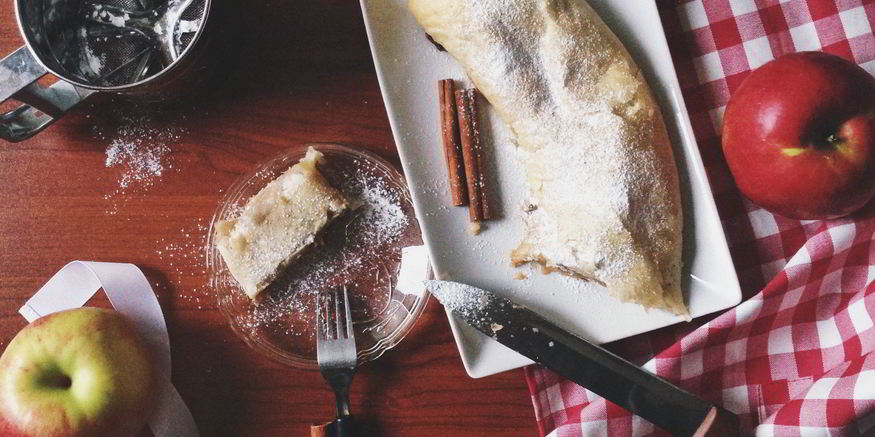 Рецепт штруделя яблочного с цедрой лимона