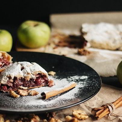 Вишневый штрудель из готового теста