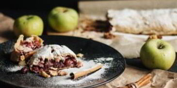 вишневый штрудель из готового теста